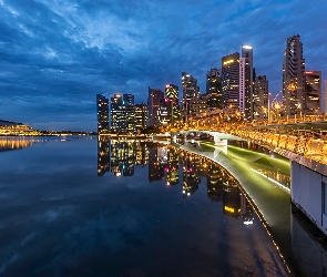 Miasto nocą, Zatoka, Wieżowce, Singapur, Światła, Most