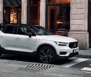 Białe, Volvo XC40