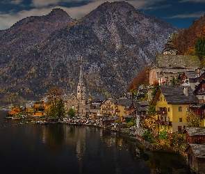 Austria, Alpy Salzburskie, Hallstatt, Miasteczko, Jezioro Hallstattersee, Góry