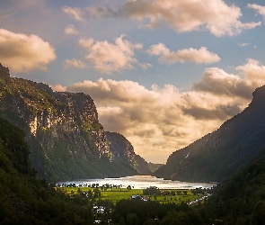 Norwegia, Rogaland, Jezioro, Góry, Chmury, Wioska Gya