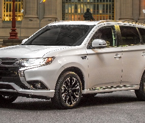 Mitsubishi Outlander PHEV, Biały