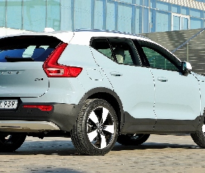 Volvo XC40, Bok, Tył