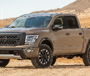 Nissan Titan Pro-4X Crew Cab