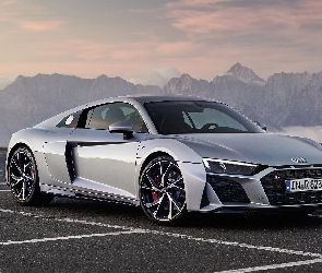 Srebrne, Audi R8 RWD