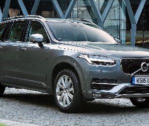 Volvo XC90, Przód