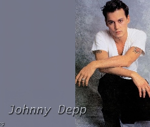 Johnny Depp, tatuaże, krótkie włosy