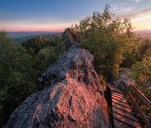 Rosja, Poranek, Drzewa, Góry, Wschód słońca, Skały, Mount Kolpaki, Kładka, Kraj Permski, Ural