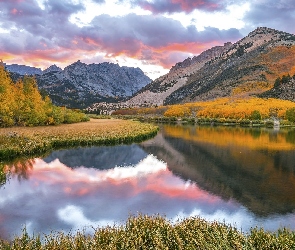 Eastern Sierra, Kalifornia, Jezioro, Stany Zjednoczone, North Lake, Chmury, Góry, Drzewa, Wschód słońca