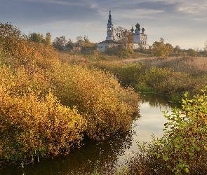 Krzewy, Trawa, Cerkiew, Jesień, Obwód jarosławski, Rzeka Lakhost, Rosja, Osenevo
