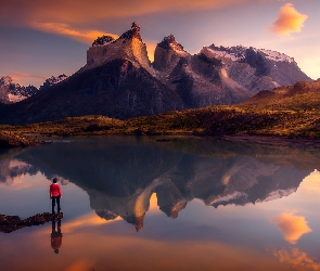 Chile, Wschód słońca, Człowiek, Patagonia, Góry, Jezioro Pehoe, Cordillera del Paine, Masyw, Park Narodowy Torres del Paine, Torres del Paine