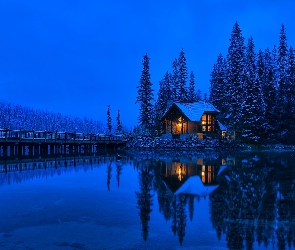 Góry, Las, Park Narodowy Yoho, Oświetlony, Drzewa, Kanada, Jezioro, Prowincja Kolumbia Brytyjska, Most, Emerald Lake, Dom