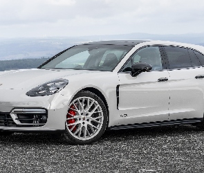 Porsche Panamera GTS Sport Turismo