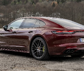 Porsche Panamera 4 E-Hybrid