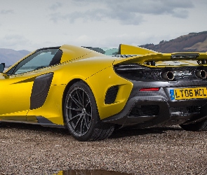 Żółty, McLaren 675LT Spider