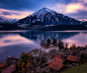 Jezioro Thunersee, Kanton Berno, Chmury, Szwajcaria, Gmina Sigriswil, Drzewa, Góry, Alpy, Domy