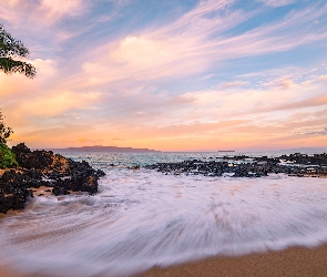 Chmury, Palmy, Wyspa Maui, Skały, Plaża, Hawaje, Morze