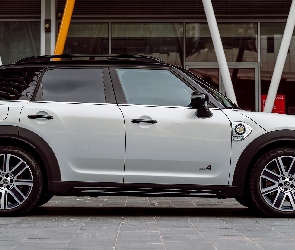 Mini Cooper S E Countryman, Bok