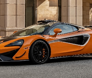McLaren 620R, Bok