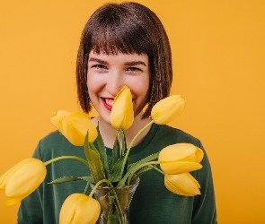 Uśmiechnięta, Tulipany, Szatynka, Żółte, Kobieta