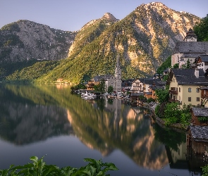 Jezioro Hallstattersee, Alpy Salzburskie, Miasteczko, Domy, Góry, Austria, Hallstatt