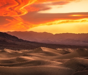 Chmury, Kalifornia, Góry, Stany Zjednoczone, Park Narodowy Death Valley, Wydmy, Zachód słońca, Niebo, Piasek
