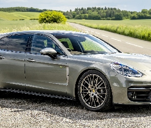 Porsche Panamera E-Hybrid Sport Turismo Platinum Edition