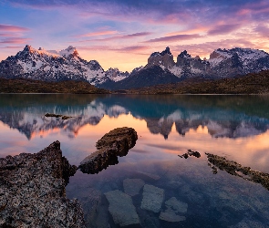 Patagonia, Park Narodowy Torres del Paine, Cordillera del Paine, Chile, Lake Pehoe, Góry, Jezioro
