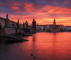 Wschód słońca, Domy, Praga, Czechy, Rzeka Wełtawa, Most Karola