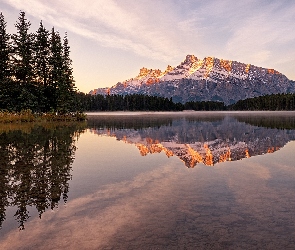 Góry, Prowincja Alberta, Drzewa, Kanada, Park Narodowy Banff, Odbicie, Mount Rundle, Jezioro, Two Jack Lake