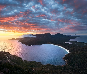 Morze, Tasmania, Półwysep Freycineta, Australia, Park Narodowy Freycineta, Chmury, Skały, Kamienie, Zachód słońca