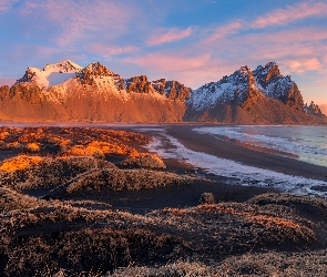 Islandia, Chmury, Góra Vestrahorn, Góry, Plaża Stokksnes, Trawa