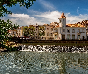 Domy, Rzeka Nabao, Portugalia, Tomar