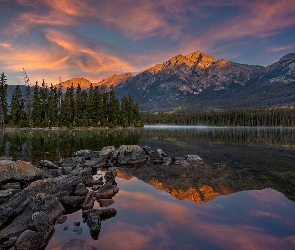 Park Narodowy Jasper, Pyramid Lake, Kanada, Jezioro, Las, Góry, Drzewa, Kamienie