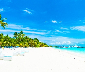 Ocean, Malediwy, Tropiki, Lato, Piasek, Palmy, Krzesła, Plaża, Niebo, Statki, Stoliki, Wyspa