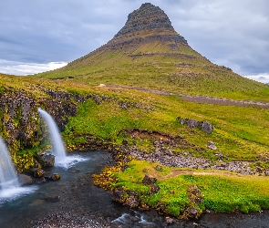 Wodospad Kirkjufellsfoss, Islandia, Góra Kirkjufell