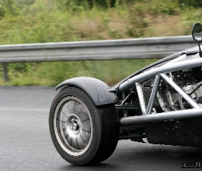 Ariel Atom, Rama, Koło, Przednie