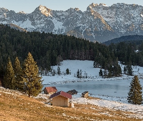 Szopy, Śnieg, Góry, Drzewa, Jezioro, Zima, Zamarznięte