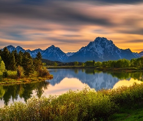 Drzewa, Stan Wyoming, Zachód słońca, Stany Zjednoczone, Park Narodowy Grand Teton, Snake River, Góry, Teton Range, Rzeka