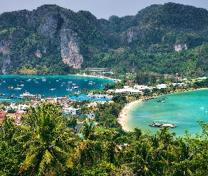 Tajlandia, Palmy, Zatoki, Łódki, Plaża, Morze, Wyspa, Koh Phi Phi, Góry