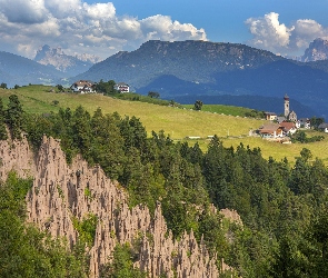 Piramidy ziemne, Południowy Tyrol, Domy, Włochy, Kościół, Drzewa, Ritten, Góry, Alpy