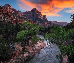 Rzeka, Chmury, Góra Watchman, Drzewa, Utah, Virgin River, Stany Zjednoczone, Park Narodowy Zion