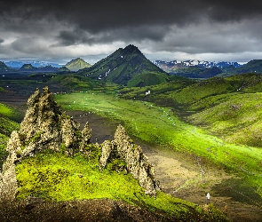 Zielona, Dolina, Wzgórza, Chmury, Góry, Islandia, Skały
