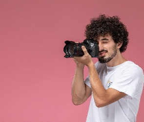 Aparat fotograficzny, Koszulka, Kręcone, Mężczyzna, Włosy, Biała