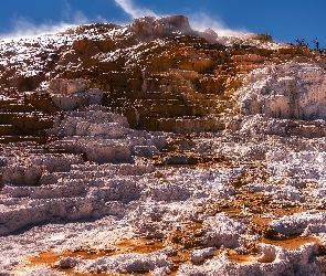 Stany Zjednoczone, Wyoming, Mammoth Hot Springs, Skały, Drzewa, Park Narodowy Yellowstone