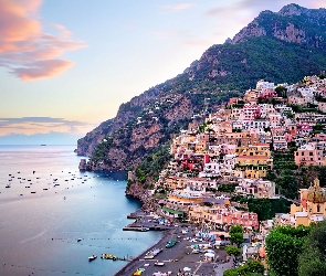 Włochy, Positano, Morze, Domy, Łódki, Góry