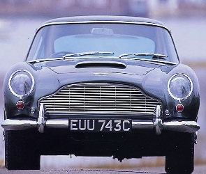 Aston Martin DB6, Przód