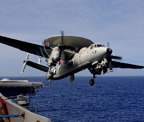 Grumman E-2 Hawkeye, Lotniskowiec