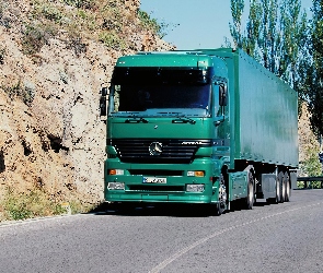 Ciągnik i Przyczepa, Ciągnik Mercedes