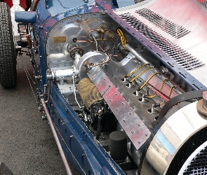 Bugatti, silnik