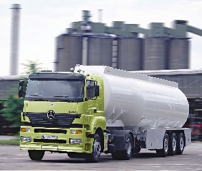 Cysterna, Zielony Ciągnik Mercedes